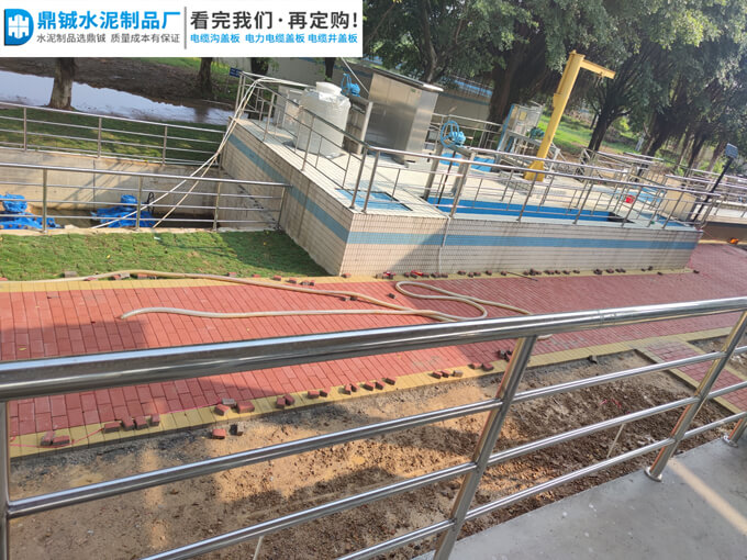 四会华南水务污水厂透水砖道路工程案例图片-3