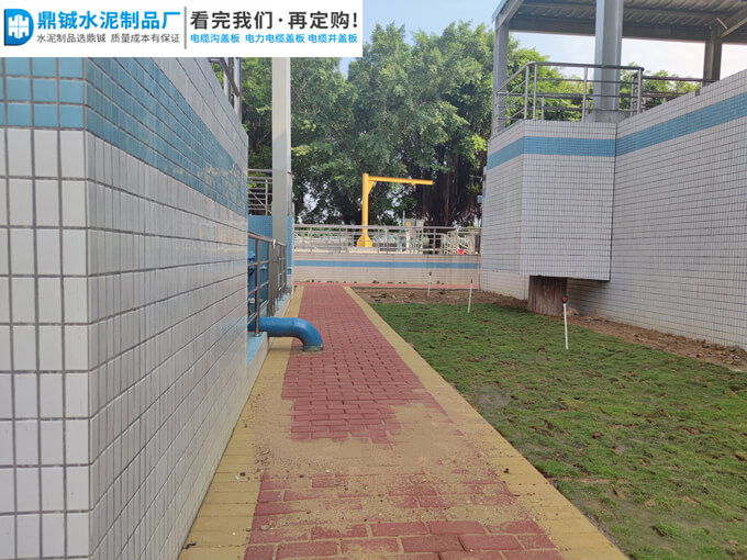 四会华南水务污水厂透水砖道路工程案例图片-5