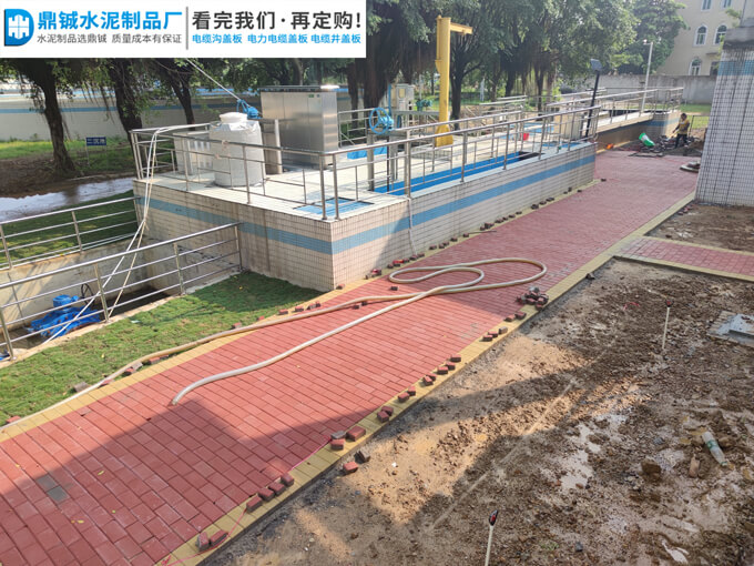 四会华南水务污水厂透水砖道路工程案例图片-4