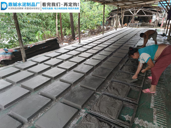 肇庆市广宁县道路工程水泥沟盖板定制案例图片-1