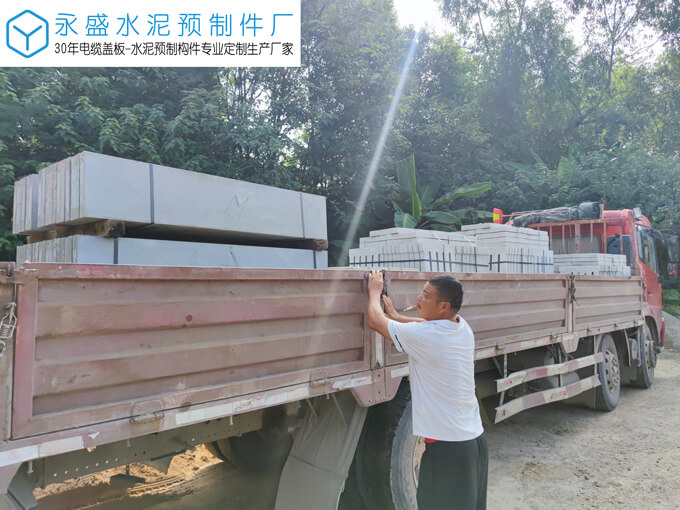 肇庆大旺外语外贸学校工程角铁电缆沟盖板定制案例图片-5